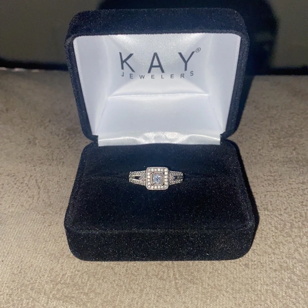 10k White Gold Diamond Engagement Ring - Picture 7 of 12